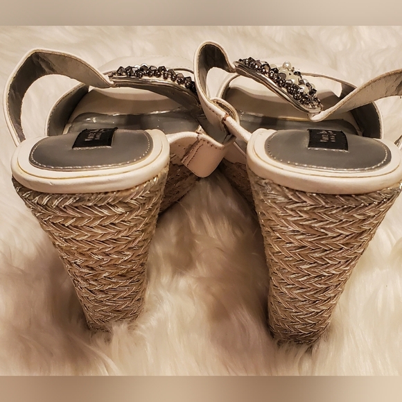 WHBM "Baroness" Embellished White Leather Wedge Slip On Sandal Heel Size 10 - Picture 6 of 8